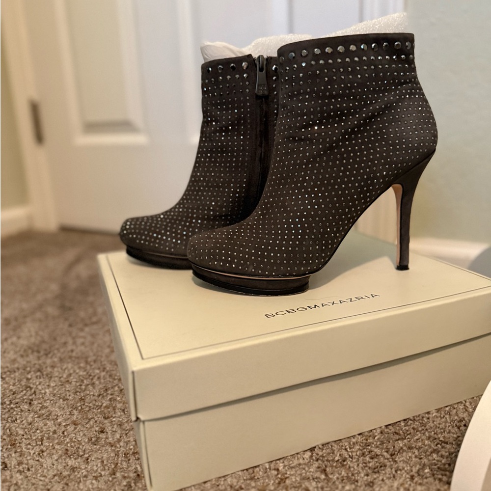 BCBGMaxAzria Women's Gray Suede Studded Heeled Boots